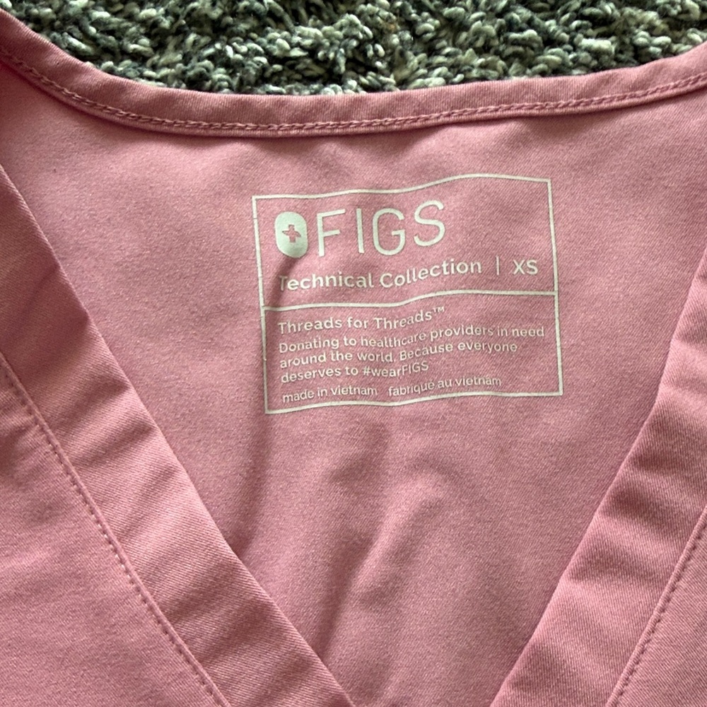 Figs chalk pink V-Neck Scrub Top size xsmall and bottoms size small straight fit - Picture 2 of 5